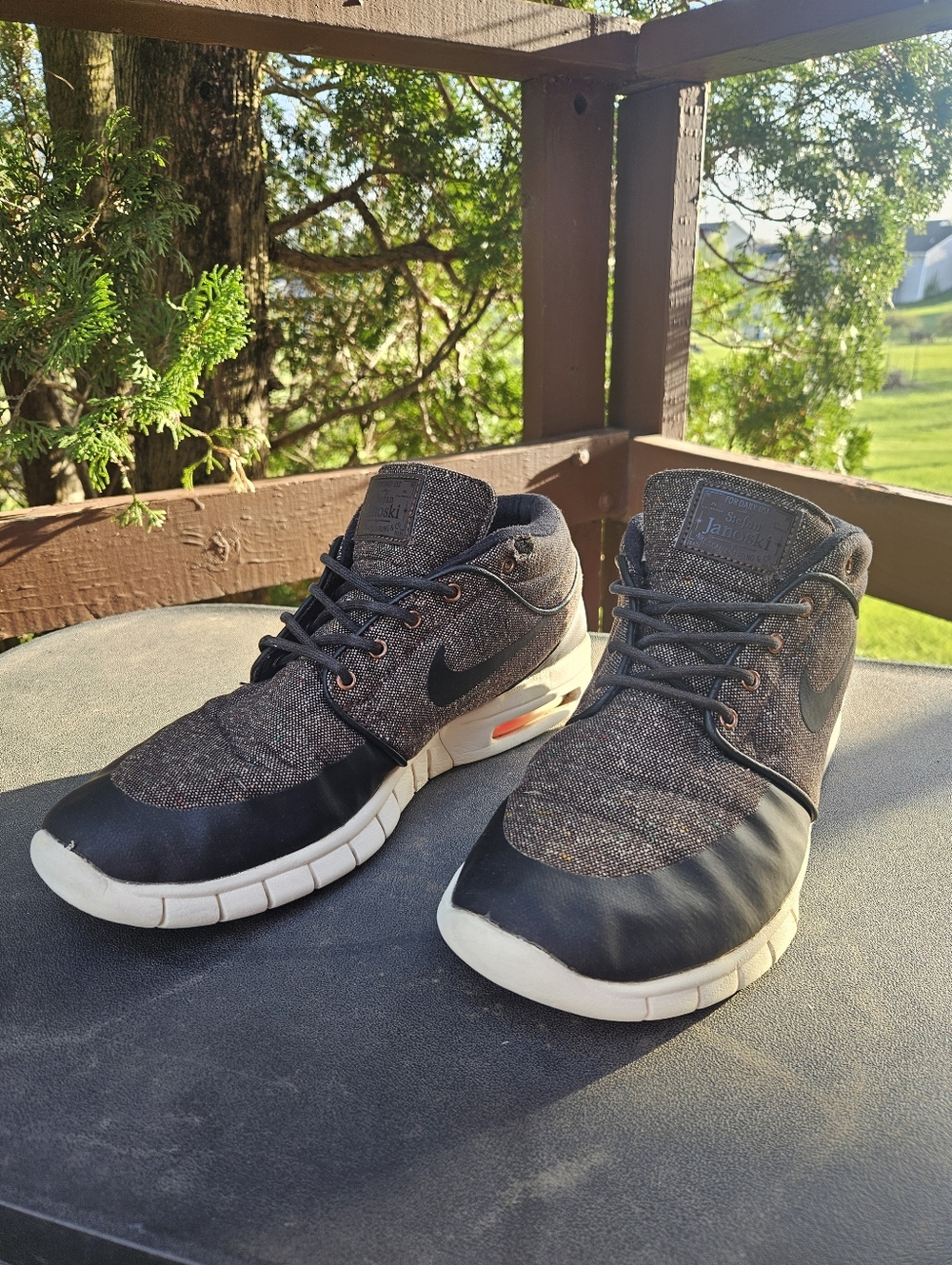 Men’s Black & Gray Knit Sneakers Size 9.5 Nike SB Stefan Janoski Max 